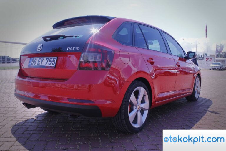 Skoda Rapid Spaceback kırmızı renkli oto galeri incelemesi