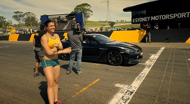 Nissan GT-R, Michelle Jenneke’ye Karşı