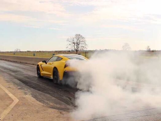 Hennessey Corvette HPE700 Drag Performansı