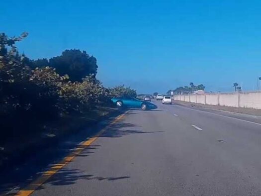 Chevrolet Corvette ‘in Otoban Yolculuğu Kötü Bitiyor
