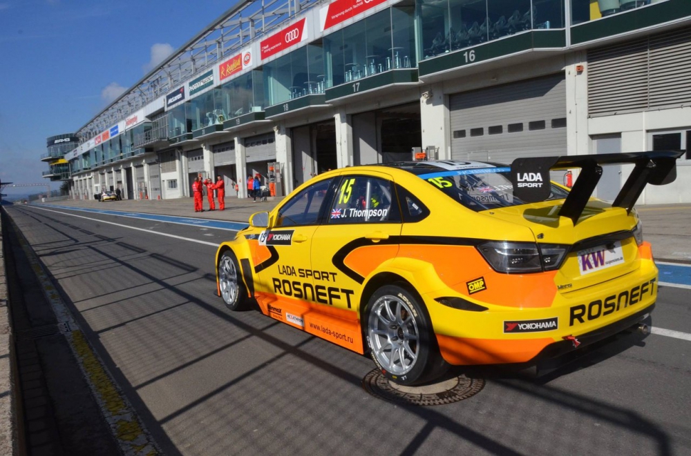 Lada Vesta WTCC внутри