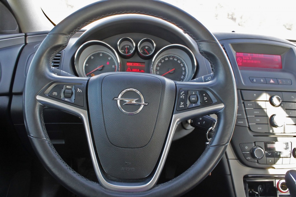 2012 Opel Insignia 2 0 CDTi Edition Otomatik nceleme Oto Kokpit 2012-opel-insignia-2-0-cdti-edition-otomatik-nceleme-oto-kokpit