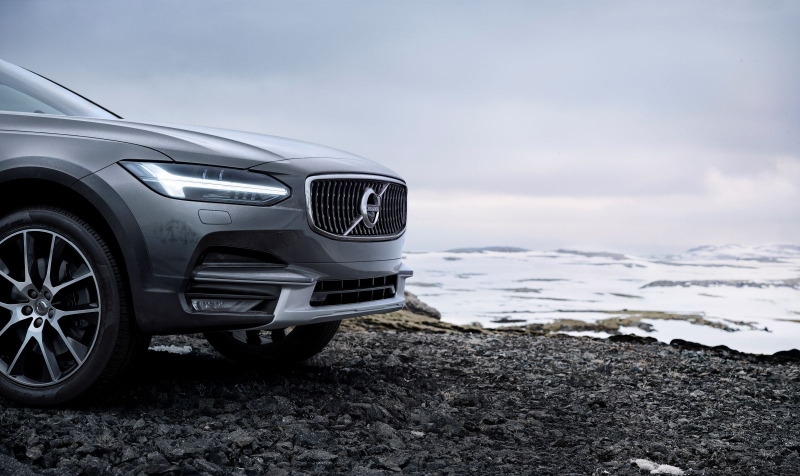 2017 Volvo V90 Cross Country