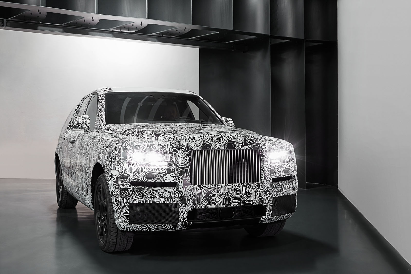 2018 Yeni Rolls Royce Cullinan Ne Zaman Çıkacak?