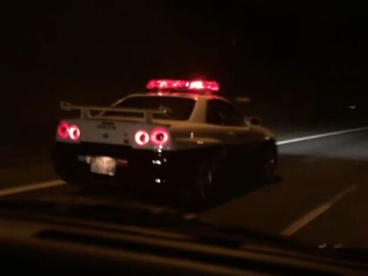 Bu Polis Aracı Nissan GT-R R34
