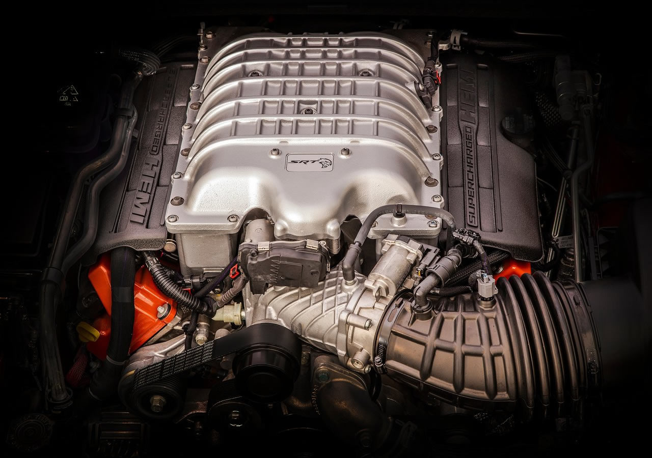 Yeni Jeep Grand Cherokee Trackhawk Motoru Oto Kokpit