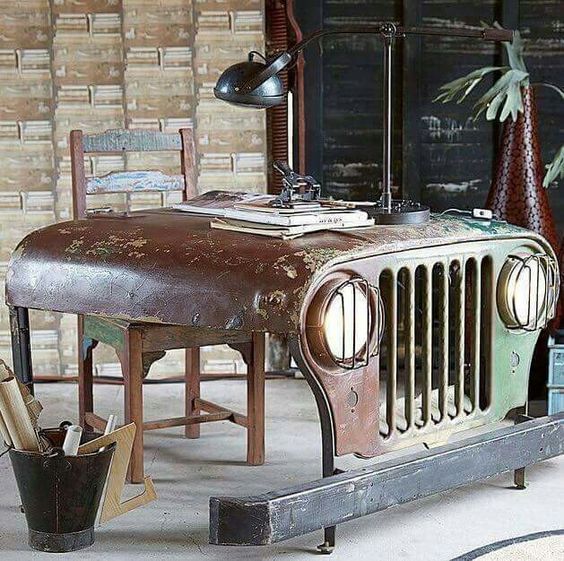 Jeep'ten Çalışma Masası