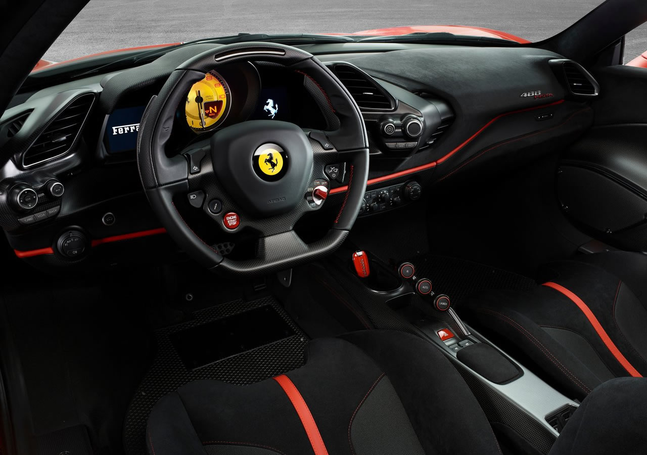 Yeni Ferrari 488 Pista Fotoğrafları