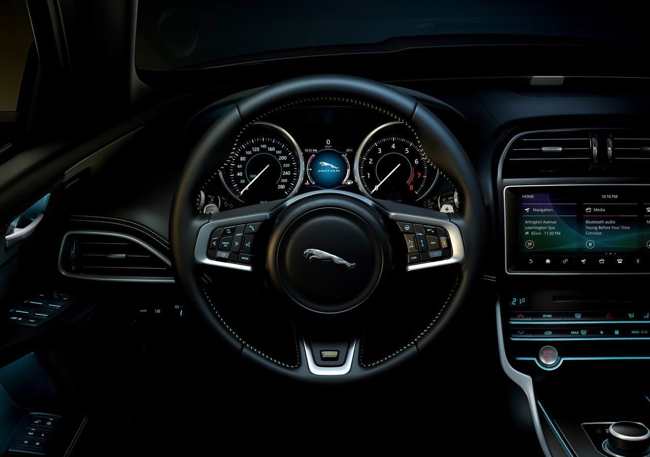 Yeni Jaguar XE 300 Sport Kokpiti