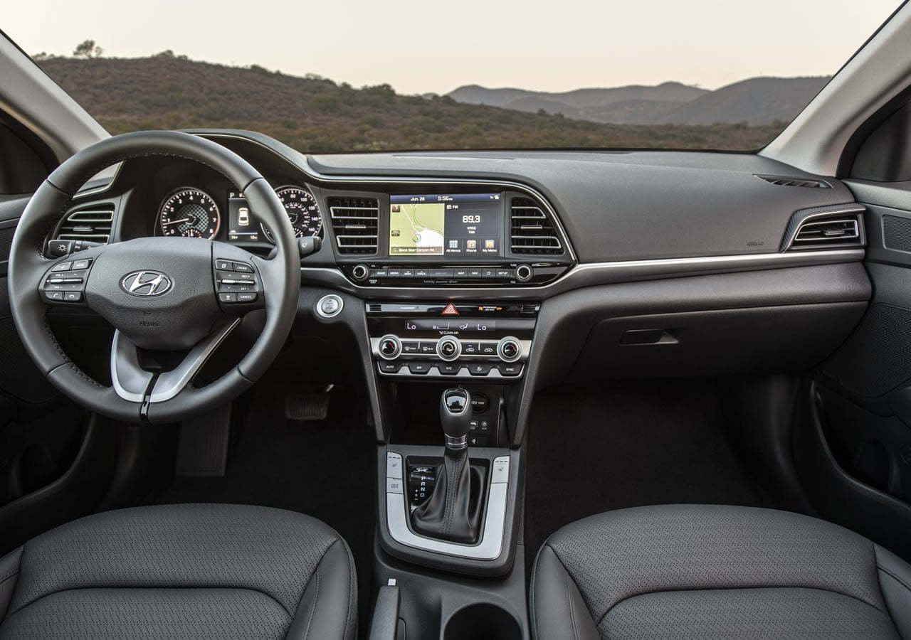 Makyajlı 2019 Hyundai Elantra Kokpiti