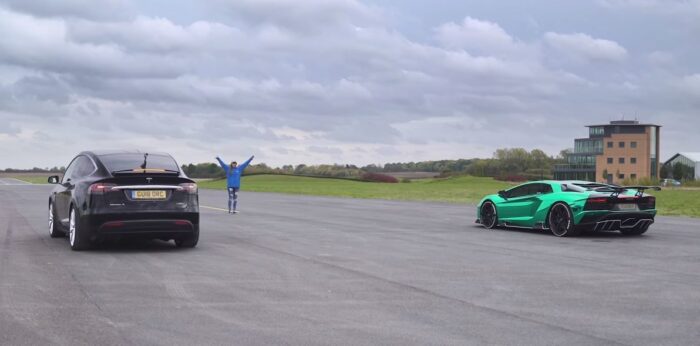 Hangisi Geçer? Lamborghini Aventador – Tesla Model X
