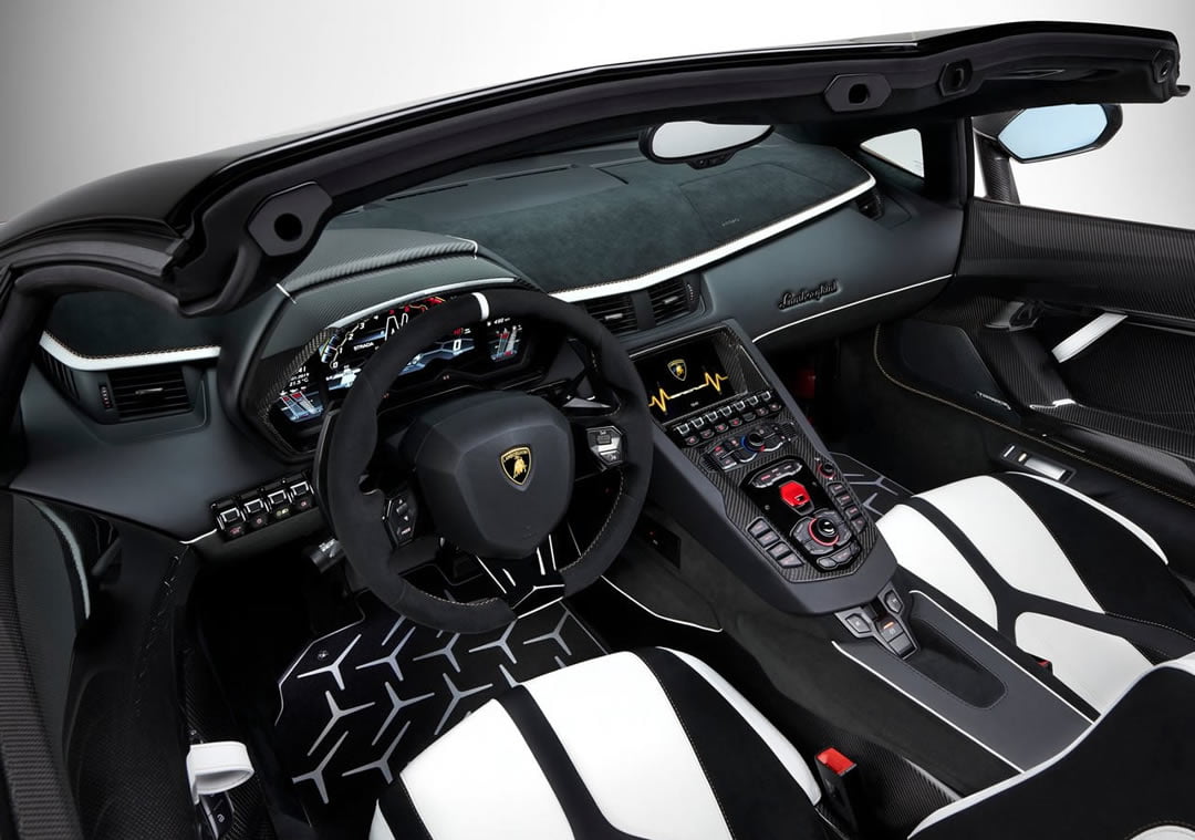 Yeni Lamborghini Aventador SVJ Roadster Kokpiti