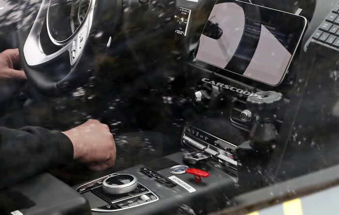 2020 Yeni Aston Martin DBX Kokpiti Görüntülendi