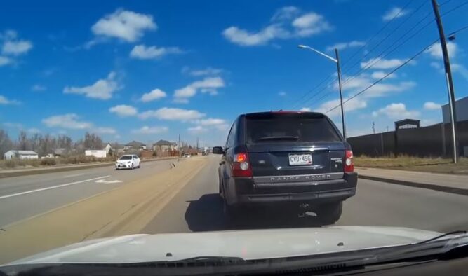 Sol Şeridi İşgal Edince Range Rover Cezasını Kesti