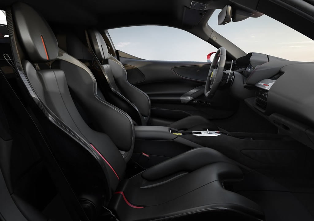 Yeni Ferrari SF90 Stradale İçi