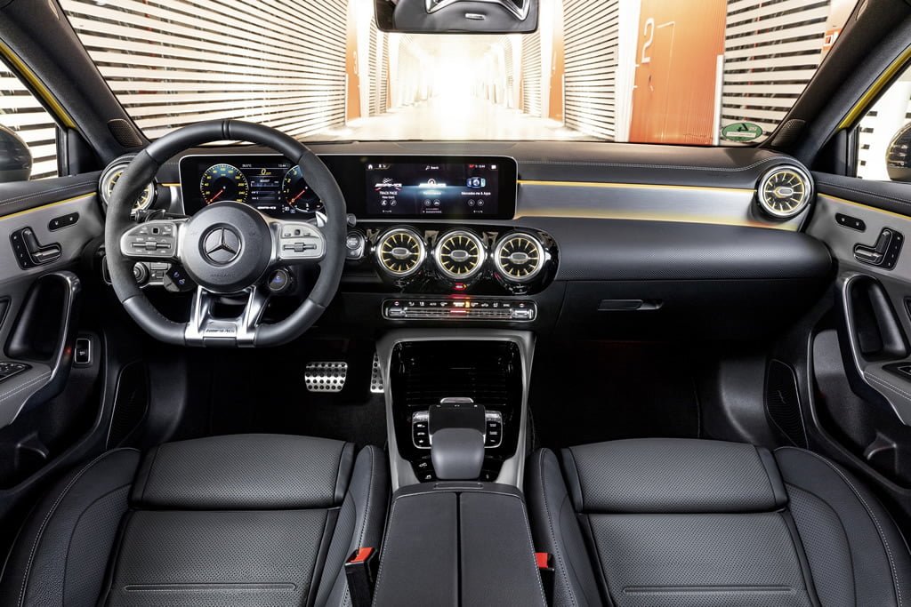 Yeni Mercedes-AMG A 35 Kokpiti