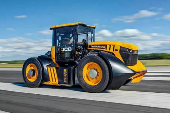 166 km/s Hızı Deviren 1000 Beygirlik JCB Fastrac 8000