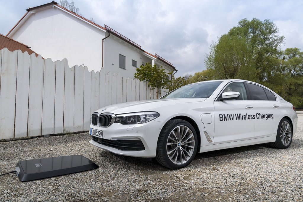 BMW 530e Kablosuz Şarj Kiti