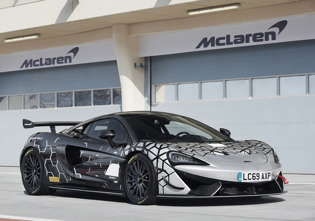 2020 Yeni McLaren 620R Özellikleri ile Tanıtıldı