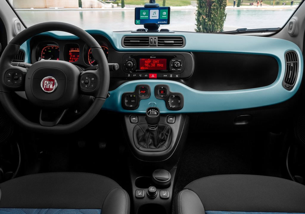 2020 Yeni Fiat Panda Hibrit Kokpiti