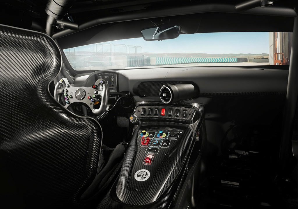 2020 Mercedes-AMG GT4 Kokpiti