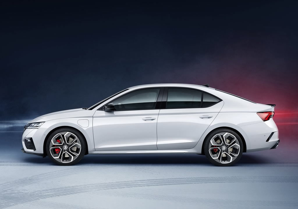 2021 Yeni Skoda Octavia RS iV Teknik Özellikleri