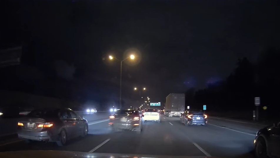 Makas Atan Sürücü, 4 Araca Çarpıp Kaçtı!