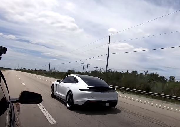 Hangisi Geçer? Porsche Taycan Turbo S – Tesla Model S Performance