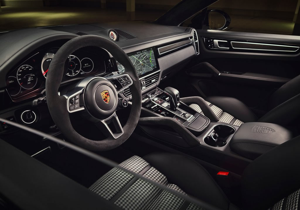 2020 Yeni Porsche Cayenne GTS Coupe Kokpiti