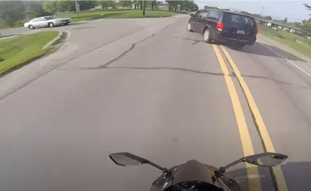 Polisten Kaçan Motosikletli Fena Çuvalladı