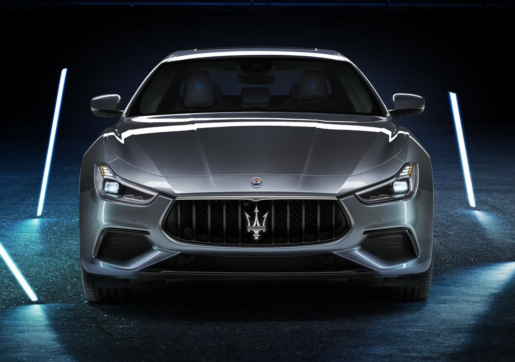 2021 Yeni Maserati Ghibli Hybrid Menzili