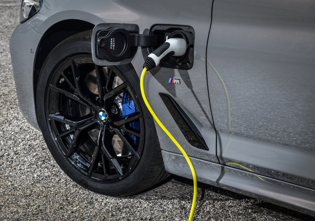 2021 Yeni BMW 545e xDrive Şarj Süresi