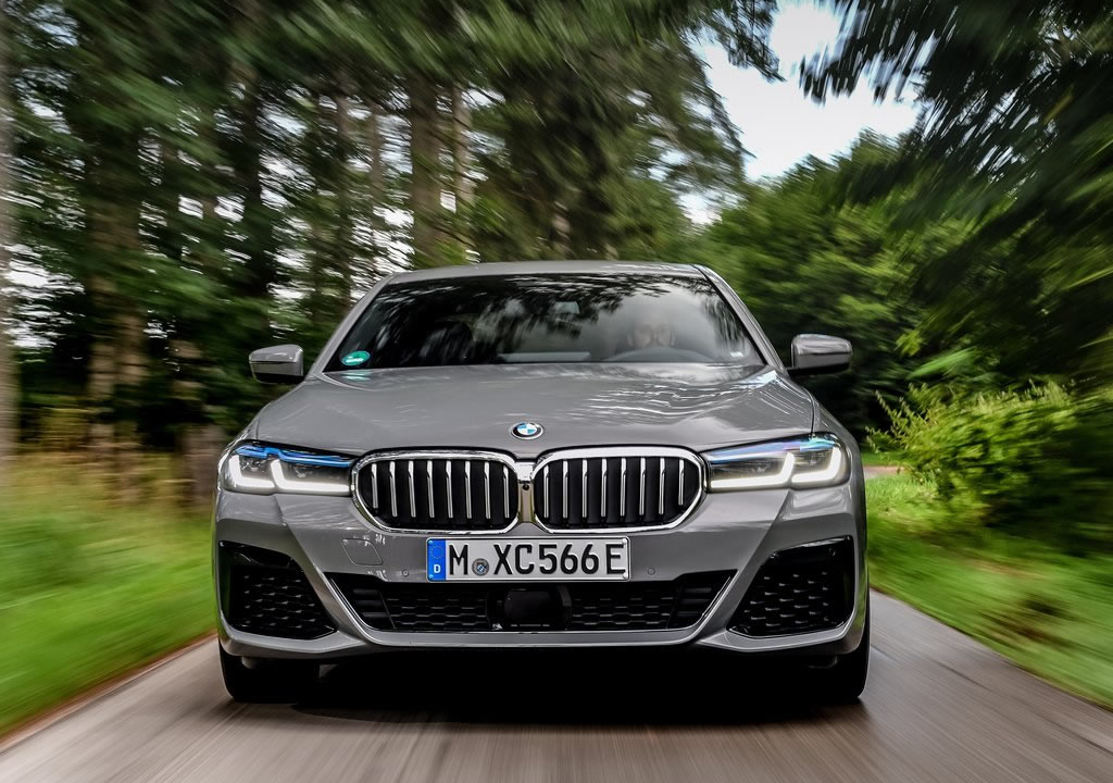 2021 Yeni BMW 545e xDrive Menzil