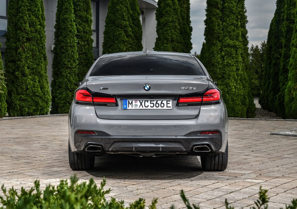 2021 Yeni BMW 545e xDrive 0-100 km/s