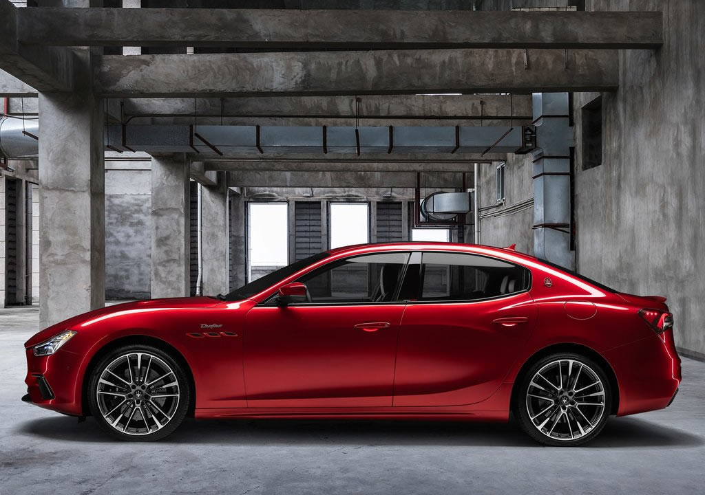 2021 Yeni Maserati Ghibli Trofeo