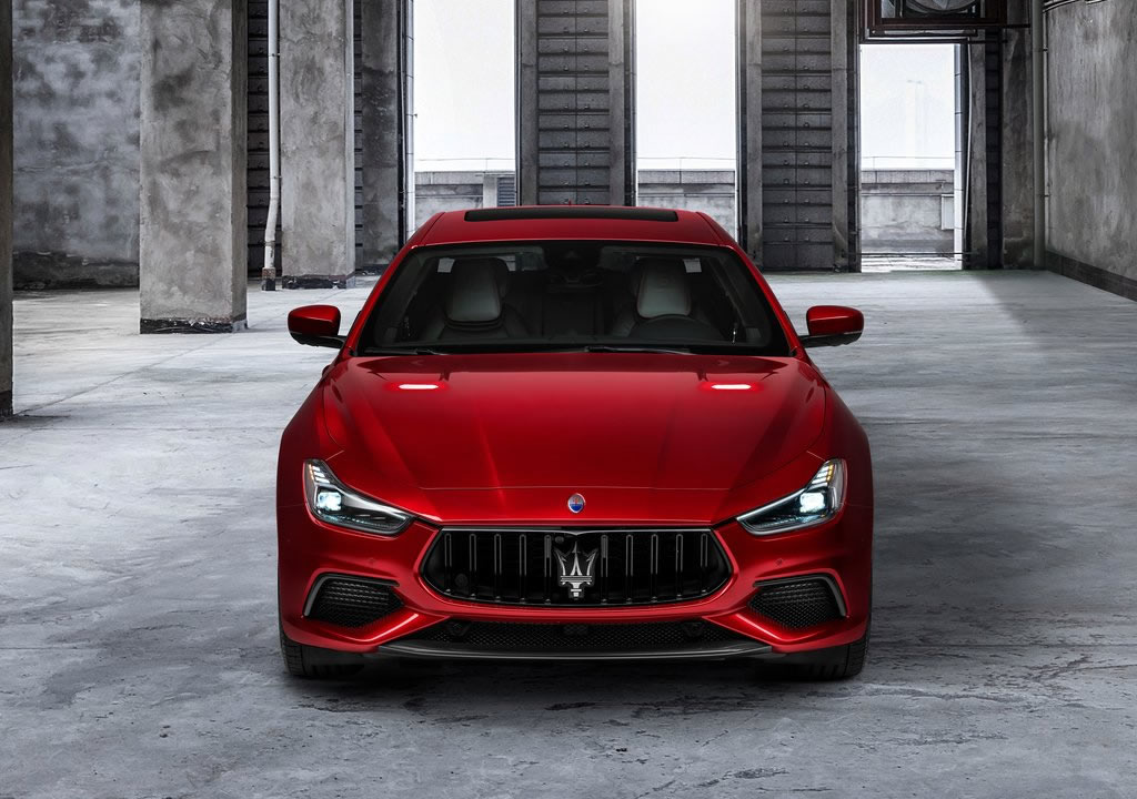 2021 Yeni Maserati Ghibli Trofeo Fotoğrafları