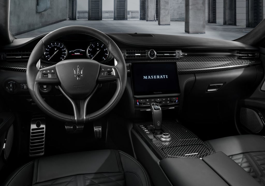 2021 Yeni Maserati Quattroporte Trofeo Kokpiti