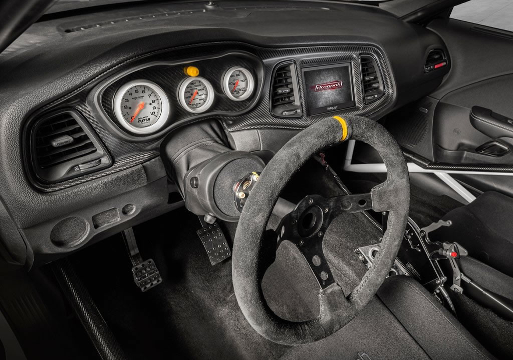 2021 Dodge Challenger Mopar Drag Pak Kokpiti