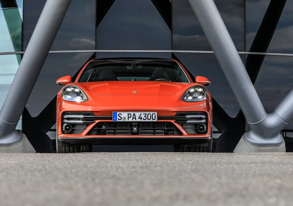 2021 Porsche Panamera Turbo S Sport Turismo Fotoğrafları