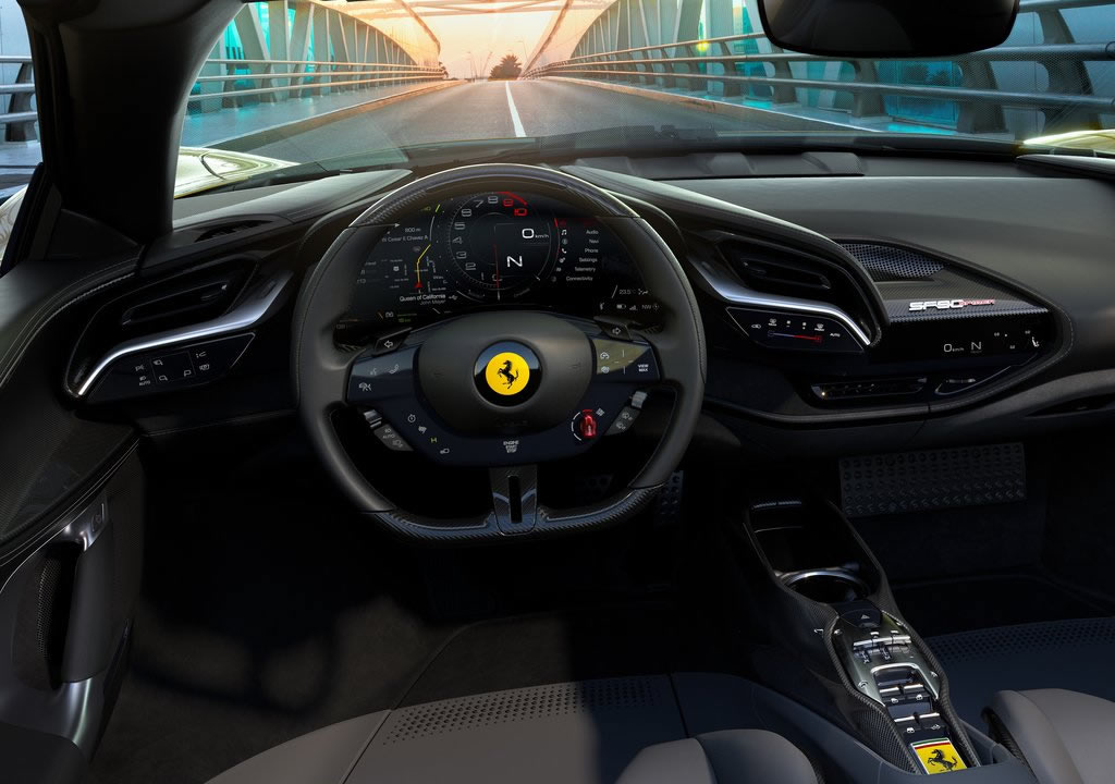 2021 Yeni Ferrari SF90 Spider Kokpiti