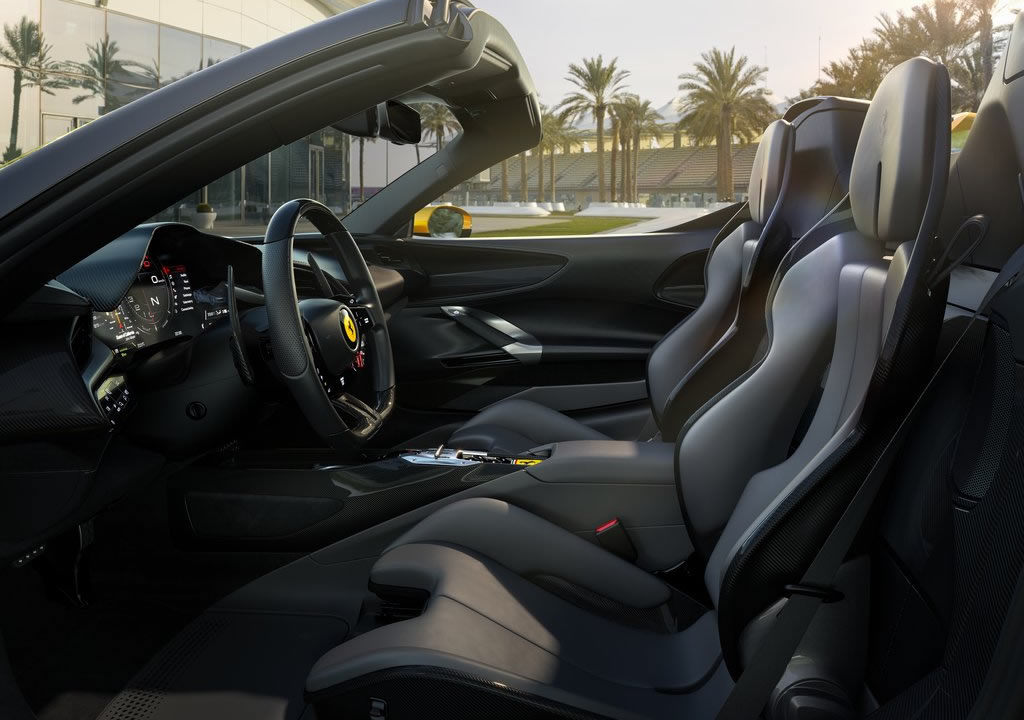 2021 Yeni Ferrari SF90 Spider İçi