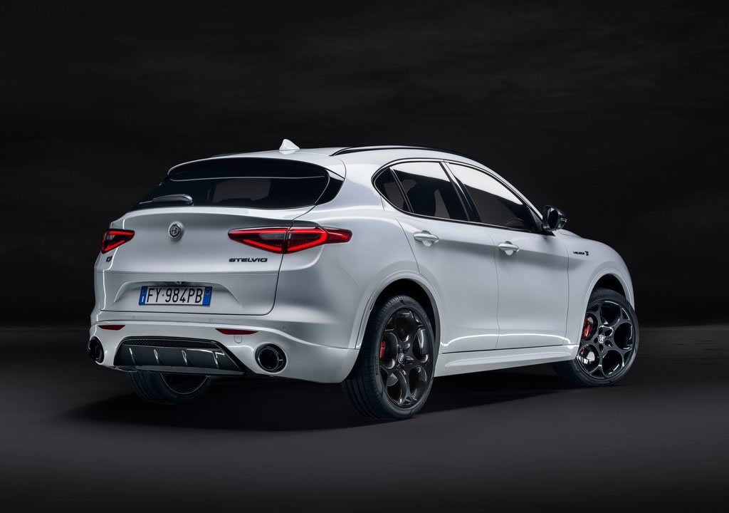 2021 Alfa Romeo Stelvio Veloce Ti Fotoğrafları