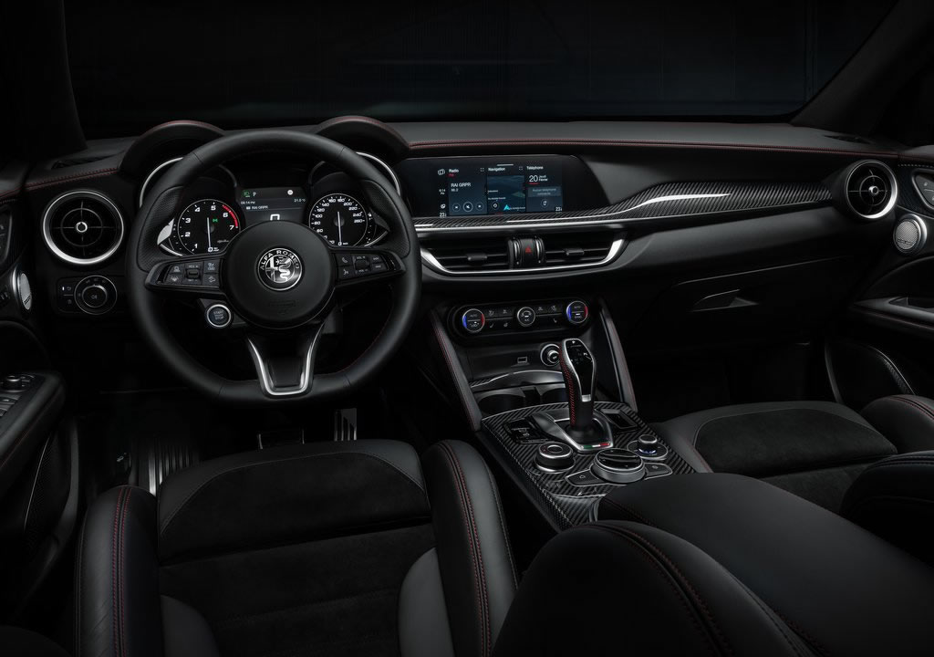 2021 Alfa Romeo Stelvio Veloce Ti Kokpiti