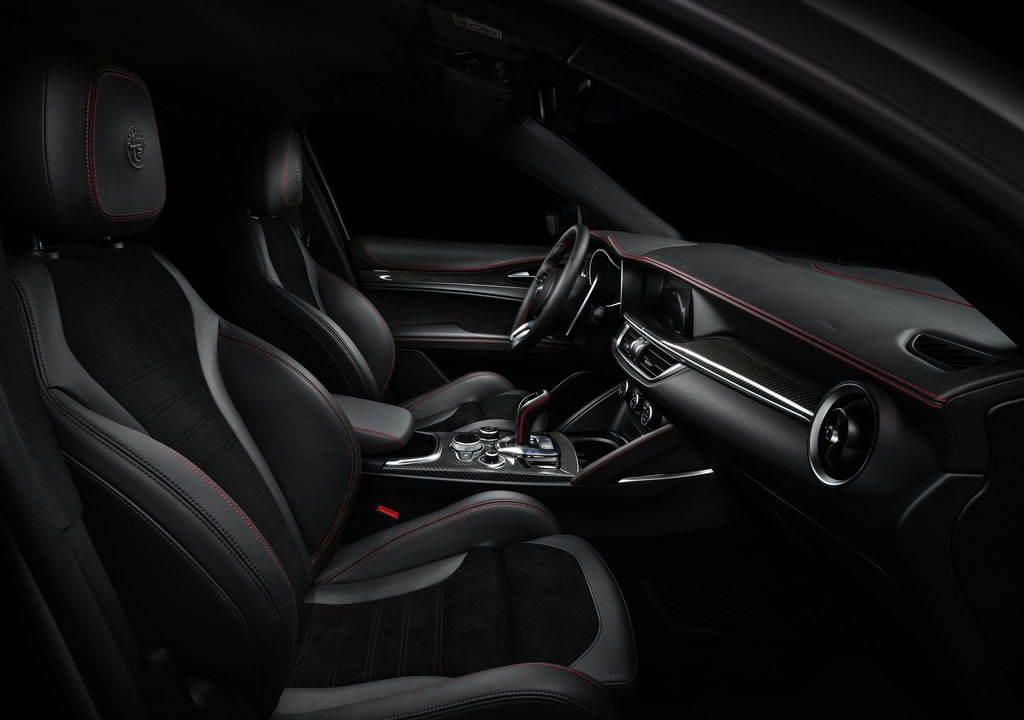 2021 Alfa Romeo Stelvio Veloce Ti İçi