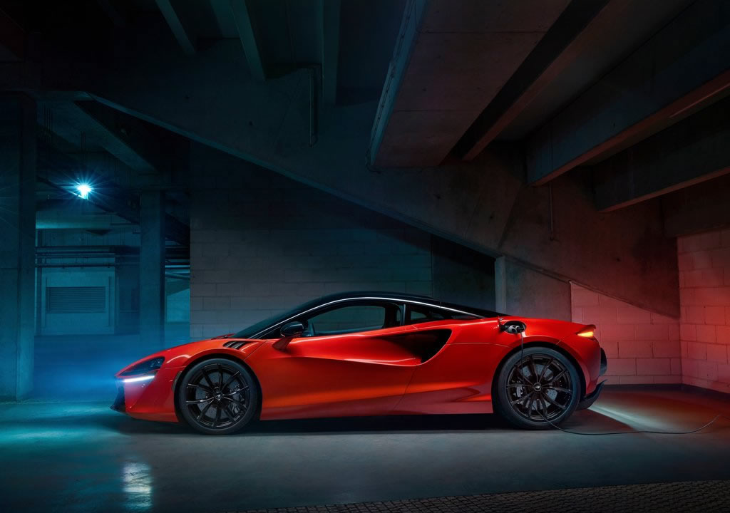 2022 McLaren Artura