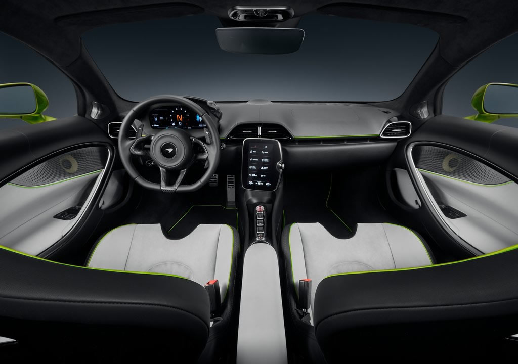 2022 McLaren Artura Kokpiti
