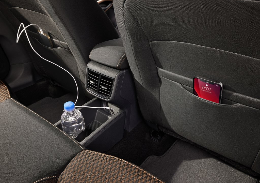 2022 Yeni Kasa Skoda Fabia Arkası