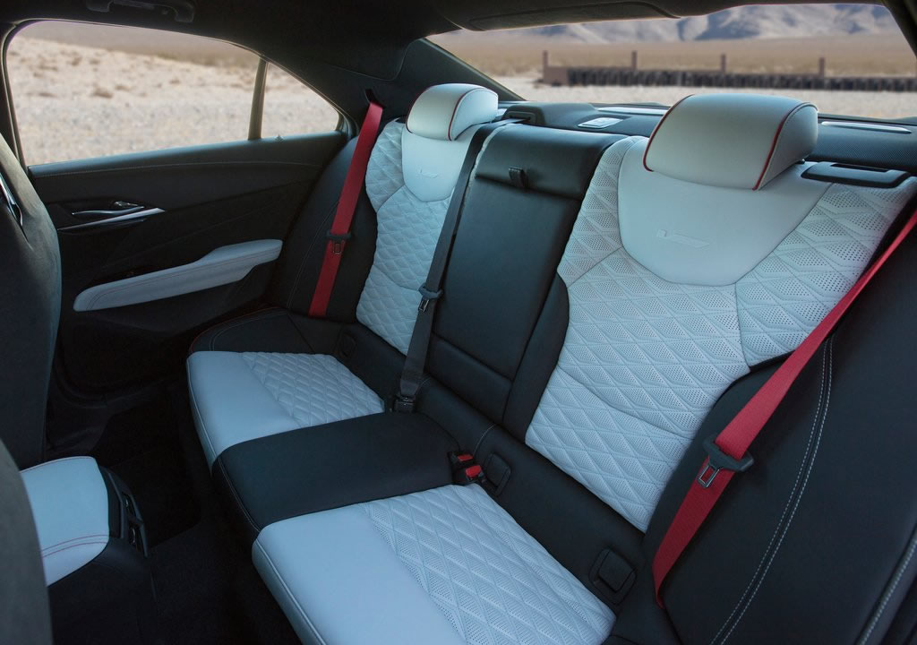 2022 Yeni Cadillac CT4-V Blackwing İçi