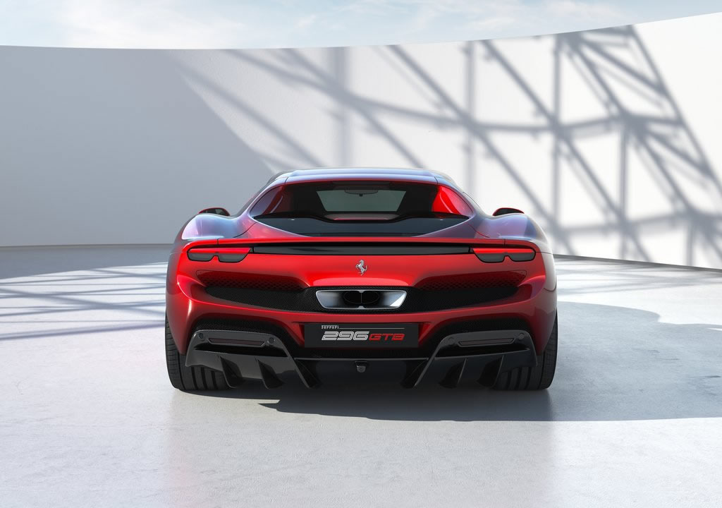 Yeni Ferrari 296 GTB Fotoğrafları