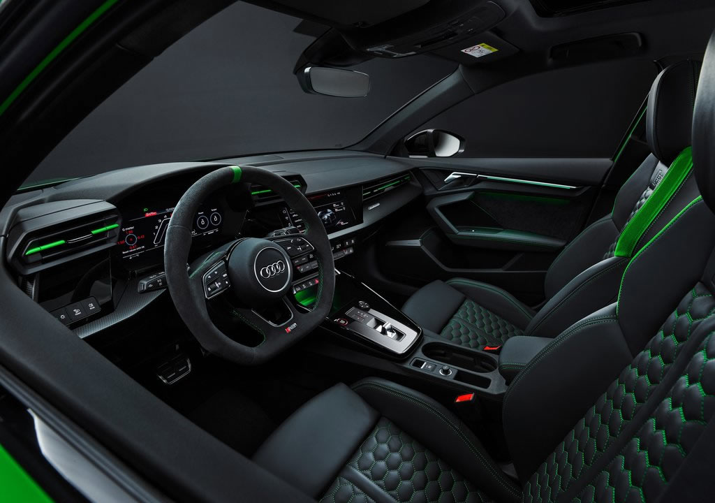 2022 Yeni Kasa Audi RS3 Sedan İçi